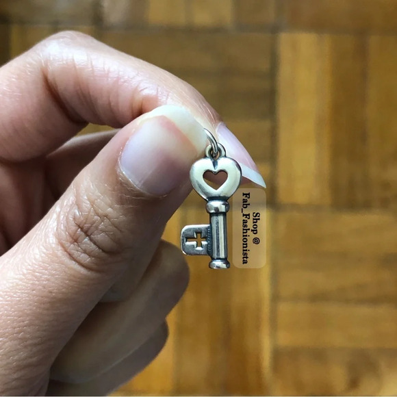 James Avery Retired Key of Promise Sterling Silver Key charm - Picture 1 of 6